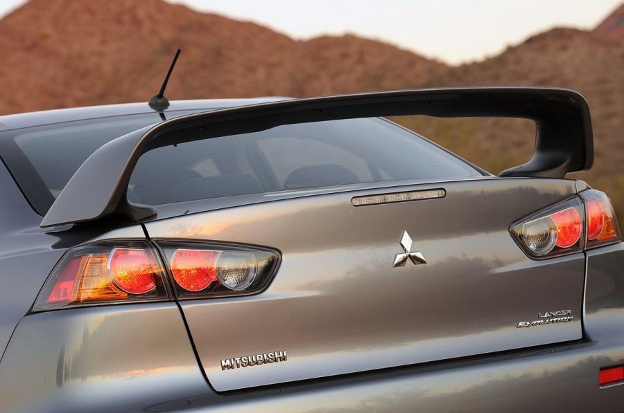  Mitsubishi Lancer Evolution X GSR 2013 года  (фото 36 из 43)